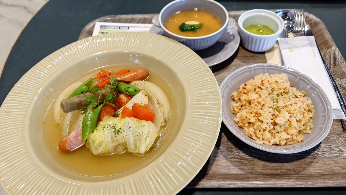 ランチタイムはemCAMPUS Foodで頂きました😀