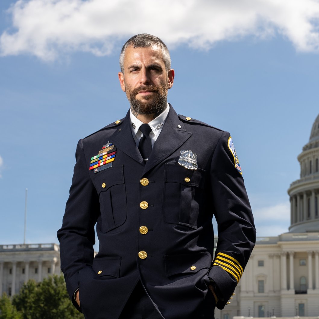 DisavowTrump20's tweet image. 🚨NEW: Officer Michael Fanone on ICE: “This agency is a lawless, unaccountable agency. Every community they go into, they make that community less safe. They make it more dangerous for average every day Americans....It’s disgusting.”

RETWEET if you stand with Fanone against ICE!