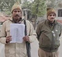 मेहरबान, कदरदान, साहिबान, हो जाइए सावधान!…….बहराइच कांड में प्रशासन की जल्दबाज़ी पर हैं कई सवाल—

- एसडीएम आलोक प्रसाद पर होमगार्ड राजाराम शुक्ला, रमाकान्त मिश्र और राम कुमार तिवारी ने आरोप लगाया कि जातिगत टिप्पणी करते हुए कहा कि— “साले पंडित हो, जूते से मारूंगा, भागो भोसऽ#%