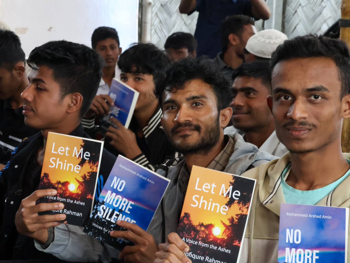 author_arshad's tweet photo. 𝗔𝗹𝗵𝗮𝗺𝗱𝘂𝗹𝗹𝗶𝗹𝗮𝗵 🤍
On 9 Jan 2025, we launched “No More Silence and Let Me Shine”. Holding our books in our people’s hands was a moment I will never forget.
Grateful to @Ronan_Lee and Rohingya Futures for believing in our voices.

@author_arshad 
#book
#Rohingya
#Poets https://t.co/5uWs0W4pSX