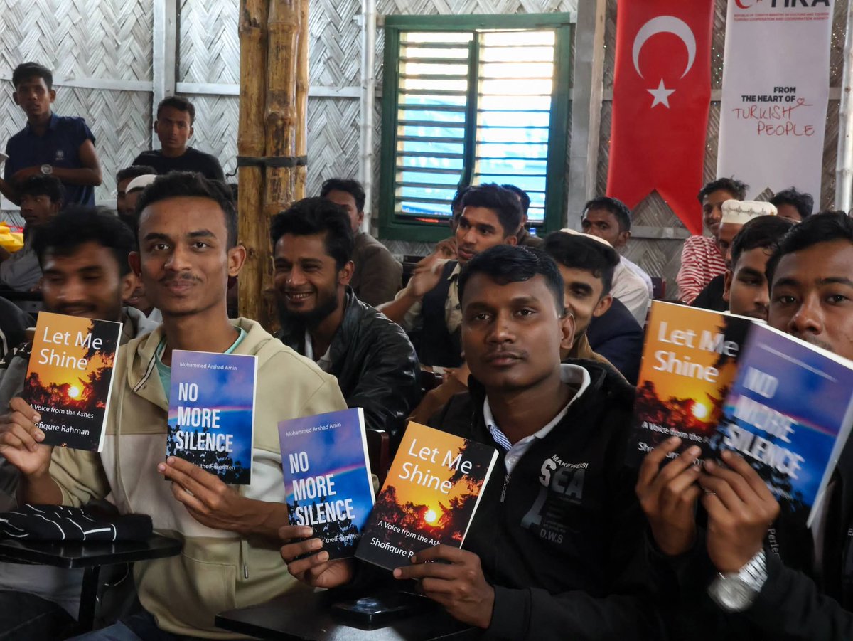 author_arshad's tweet photo. 𝗔𝗹𝗵𝗮𝗺𝗱𝘂𝗹𝗹𝗶𝗹𝗮𝗵 🤍
On 9 Jan 2025, we launched “No More Silence and Let Me Shine”. Holding our books in our people’s hands was a moment I will never forget.
Grateful to @Ronan_Lee and Rohingya Futures for believing in our voices.

@author_arshad 
#book
#Rohingya
#Poets https://t.co/5uWs0W4pSX