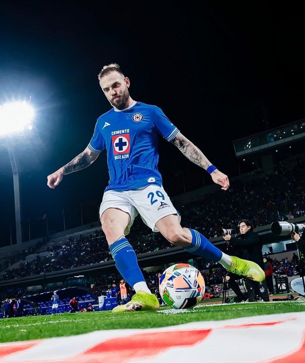 JulieeLugo's tweet image. Hoy debuta la Maquina en la Liga Mx. Si Cruz Azul le gana esta noche a Leon, vamos a regalar $2000 MXN entre 5 personas que le den RT a este post y me sigan en X 💙🚂