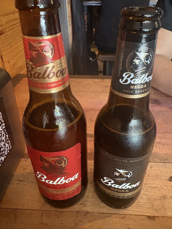 panamabeyond's tweet image. Dando una vuelta por mi área vía Argentina, este barcito Armónica es muy colorido y con muy buena música, #RockandRoll, esa área es buena para hacer #barhopping. 
#panamabeyond