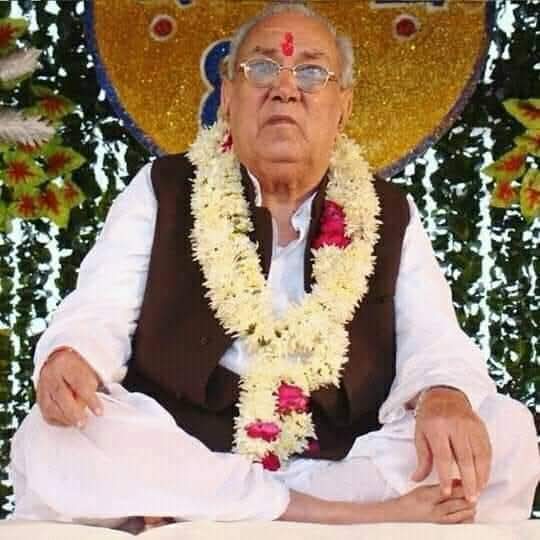 @KaviitaRana गुरु सियाग जी का ध्यान एक आध्यात्मिक साधना है, जिसका उद्देश्य आत्म-जागरण, आंतरिक शांति और चेतना का विकास करना है। इस ध्यान में साधक गुरु कृपा के माध्यम से भीतर की ऊर्जा को जाग्रत करने का अनुभव करता है।

इस ध्यान पद्धति में:

मन को शांत और एकाग्र किया जाता है

नियमित साधना पर ज़ोर