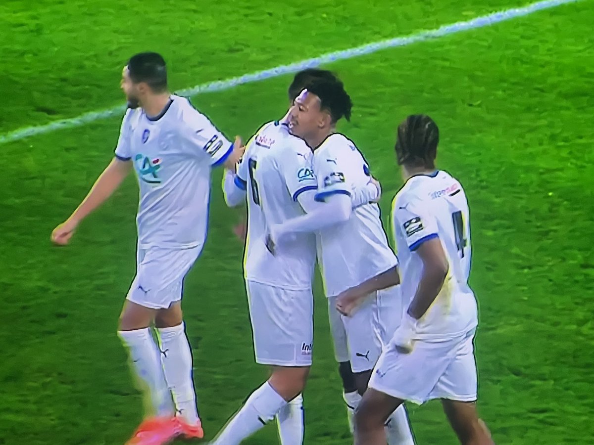 Belle montée de Boura pour Assoumou qui sert bien Bentayeb. 0-2. Missions accomplie.  #estac #Troyes #Aube #scbestac