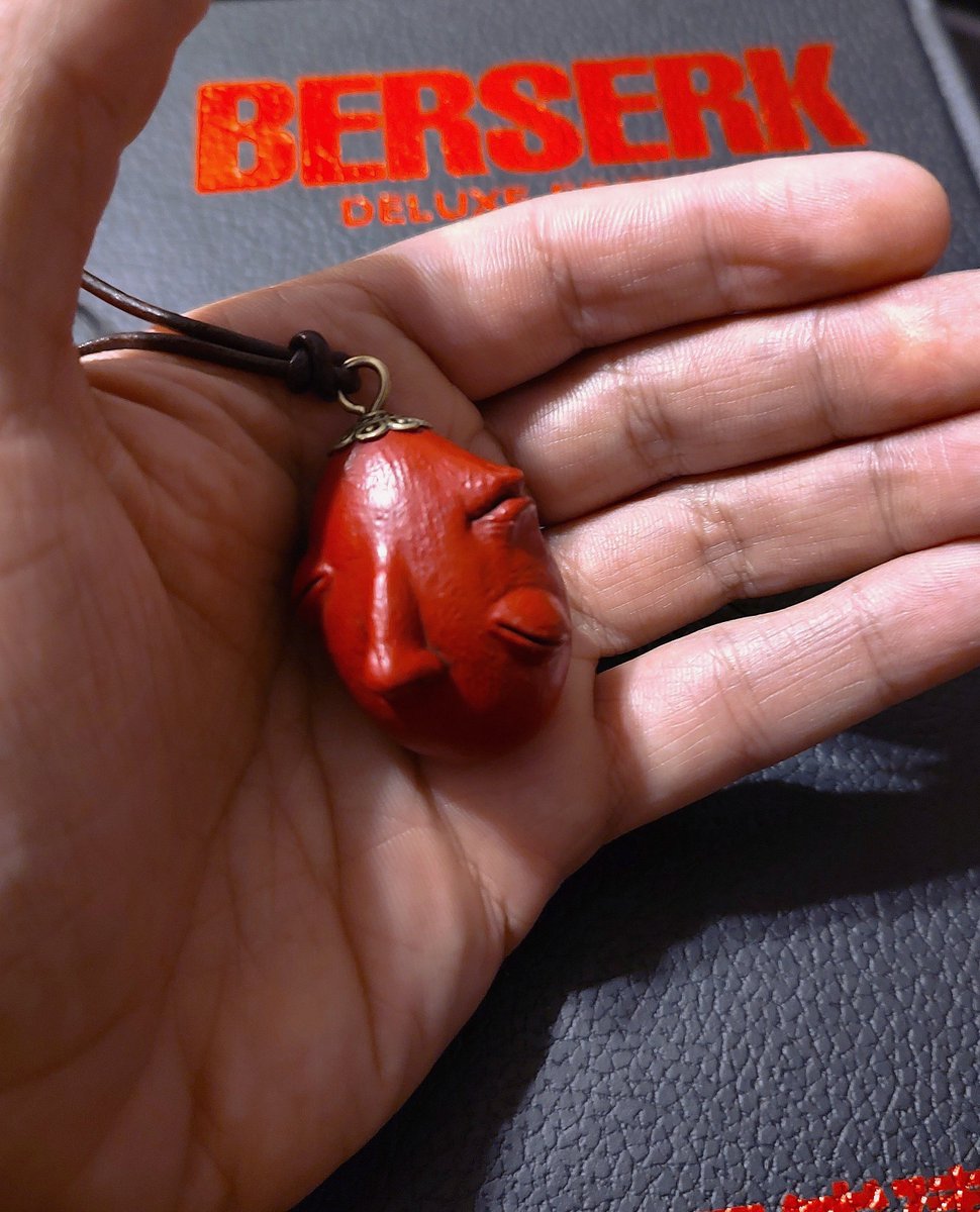 Fil_Filstar's tweet image. Ordered this on Etsy and it just came in the mail. The artist literally could've dropped it off in 15 minutes lol, it's like a town over. 😂
Here's a comparison of the handmade one next to the cheap one (and this is after I touched up the paint on the cheap one). Ma Betchi