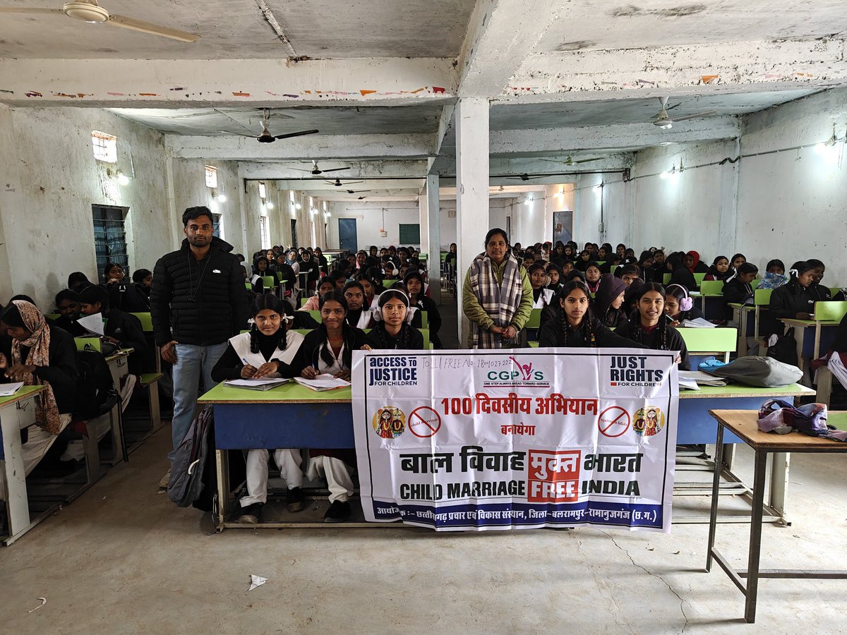 CCgpvs's tweet image. बाल अधिकारों के संरक्षण हेतु जागरूकता- कन्या विद्यालय और पिपराही गाँव में ग्रामीणों में छात्राओं को बाल विवाह, बाल श्रम, बाल तस्करी एवं बाल यौन शोषण जैसे गंभीर विषयों पर जानकारी दी गई तथा उनसे इन कुरीतियों के विरुद्ध शपथ पत्र भरवाया गया। 
@JustRightsfound