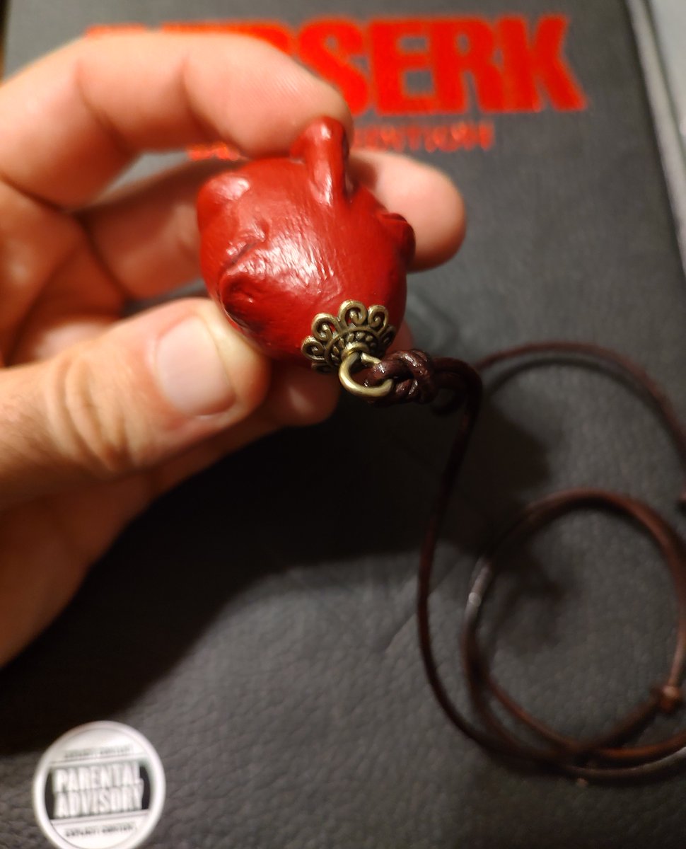 Fil_Filstar's tweet image. Ordered this on Etsy and it just came in the mail. The artist literally could've dropped it off in 15 minutes lol, it's like a town over. 😂
Here's a comparison of the handmade one next to the cheap one (and this is after I touched up the paint on the cheap one). Ma Betchi