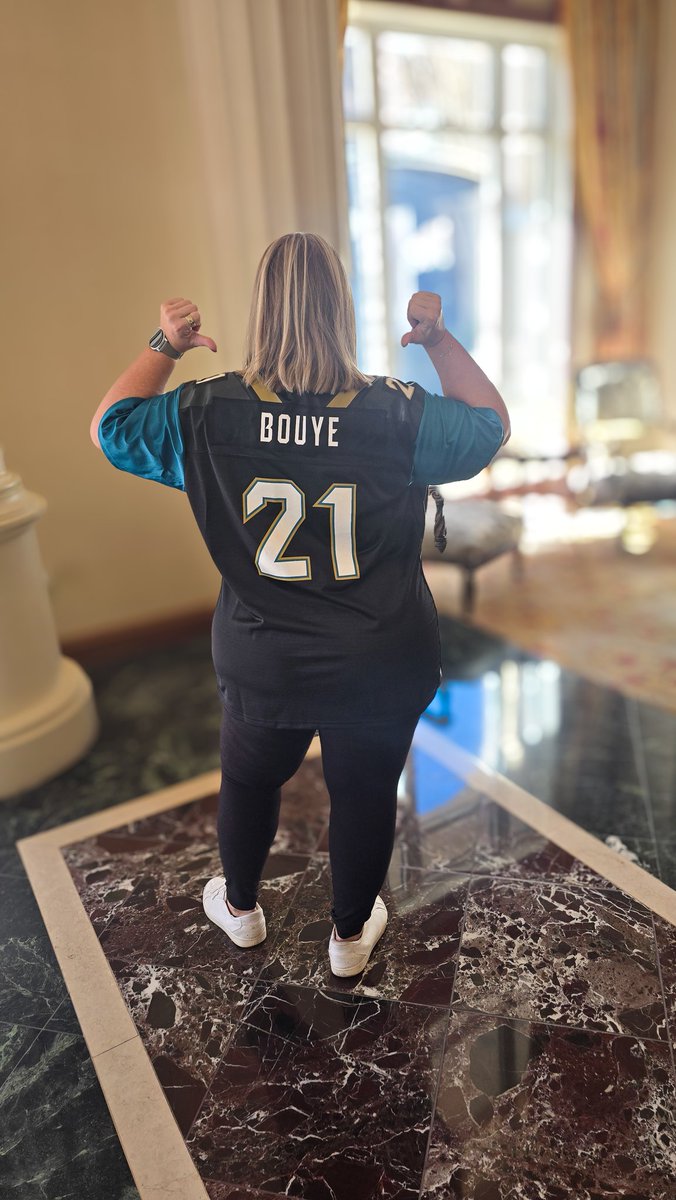 2017 <a href="/Jaguars/">Jacksonville Jaguars</a> team throwback for today's #OOTD <a href="/AJBOUYE21/">AJ Bouye</a> #DUUUVAL #dtwd