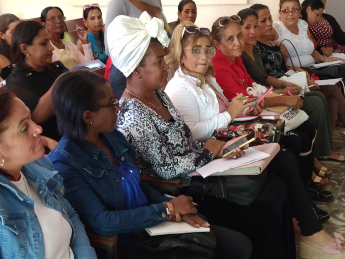 CMKXDigital's tweet image. Desarrollan en el municipio #Pilón de Granma, Coloquio sobre la vida y obra de Celia Sánchez Manduley 
#ProvinciaGranma
#Cuba 

Vía @Jorge Luis Arias Morales periodista de @CMKXDigital