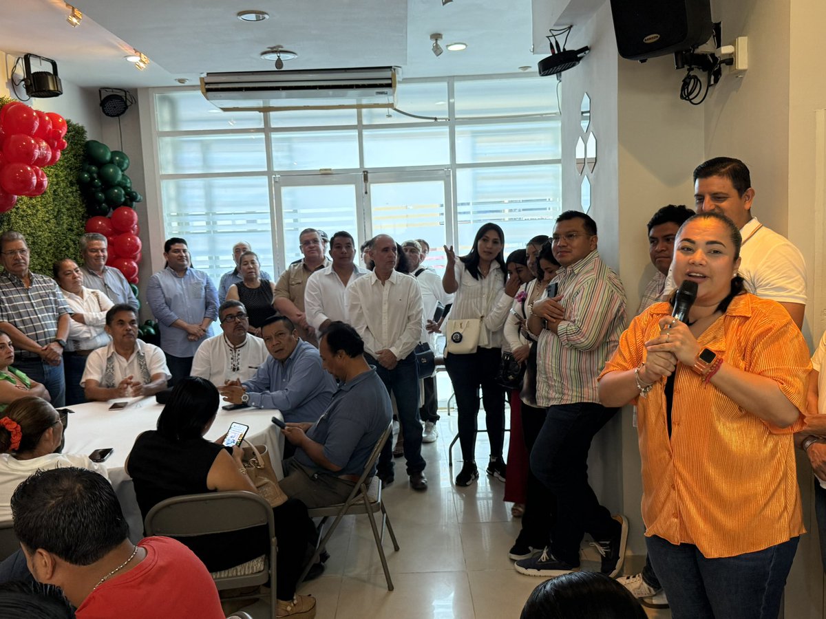 Han sido días de mucho movimiento y hoy no fue la excepción, nos tocó partir la rosca con nuestrxs  amigxs de Teapa y con mucha alegría y unidad, convivimos en este encuentro en donde pude saludar a mis amigxs Marimar López Rivera, Regidora y coordinadora municipal, Chepi Servin,