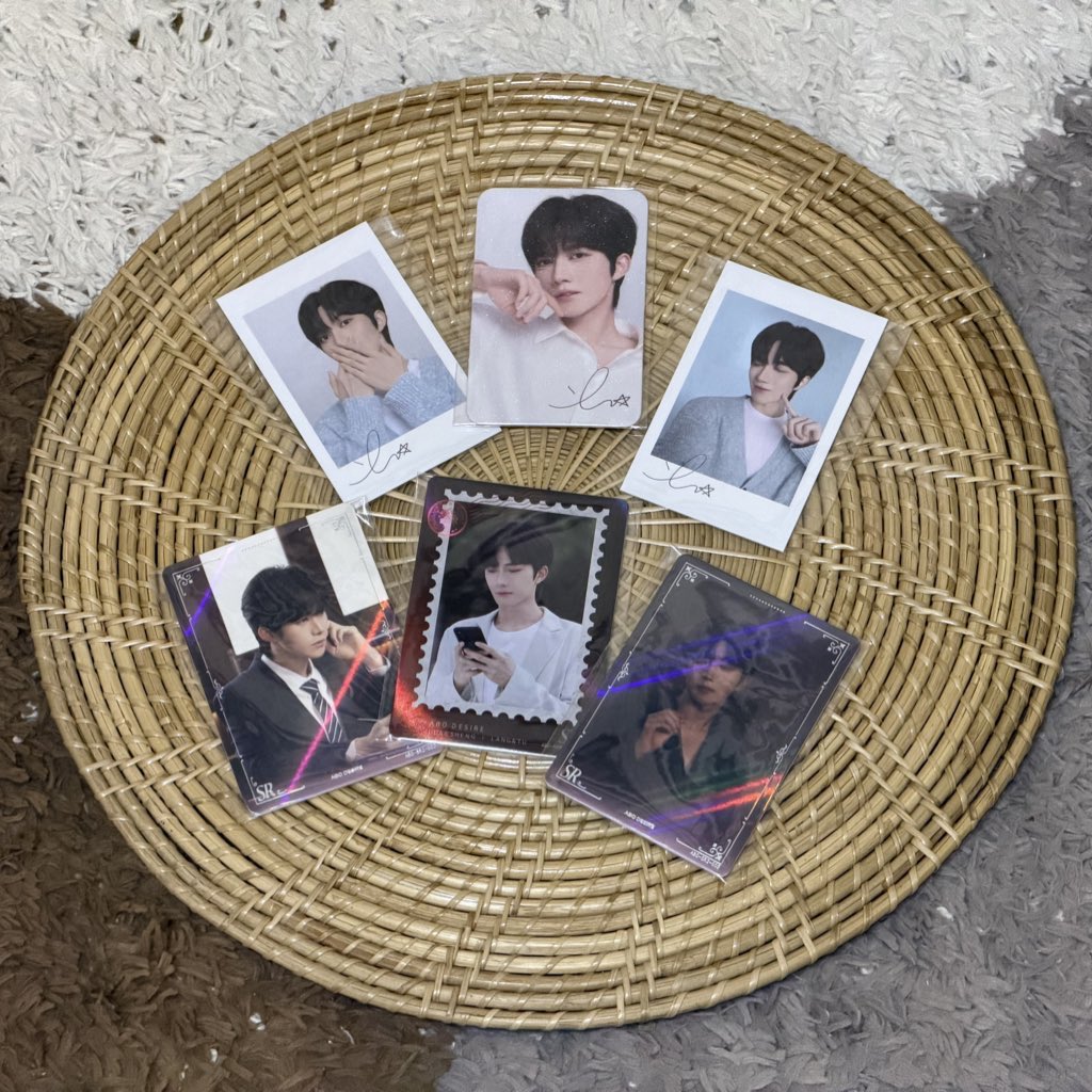 MYDHTKWIA's tweet image. 🎂 สุขสันต์วันเกิดฮวาหย่ง 🎂

วันเกิดเมนทั้งทีขอแจกของหน่อยค่า

แจกการ์ด+สินค้า อฟช หวงซิงและฮวาหย่ง
ทั้งหมด 11 เซ็ต (ในรูปแค่ตัวอย่างบางส่วน) 

::กติกา::
รีทวิตนี้ (สุ่มจากรี) 

ประกาศผล 25 ม.ค.

เมนชั่นอวยพรยัยฮวาให้ด้วยน้า 💕

#HuaYong #HuangXing
#ABODesire #DesireTheSeries