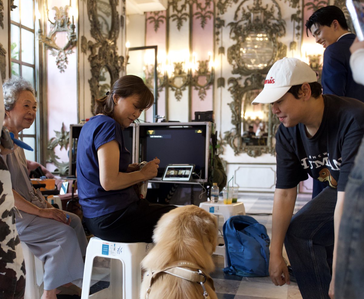 น้องดารามารอดูมอนิเตอร์กับทีมผู้จัดการส่วนตัว…ขอบคุณทุกท่านมากๆนะครับบบบ #MeAndTheeSeriesEP9