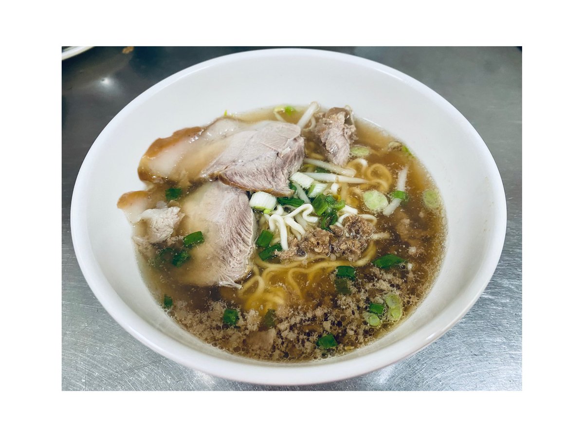 天氣冷上班中❄️
煮個簡單的湯麵吃起來還蠻溫暖的🥹
#台南 
#百種菜單
#湯麵