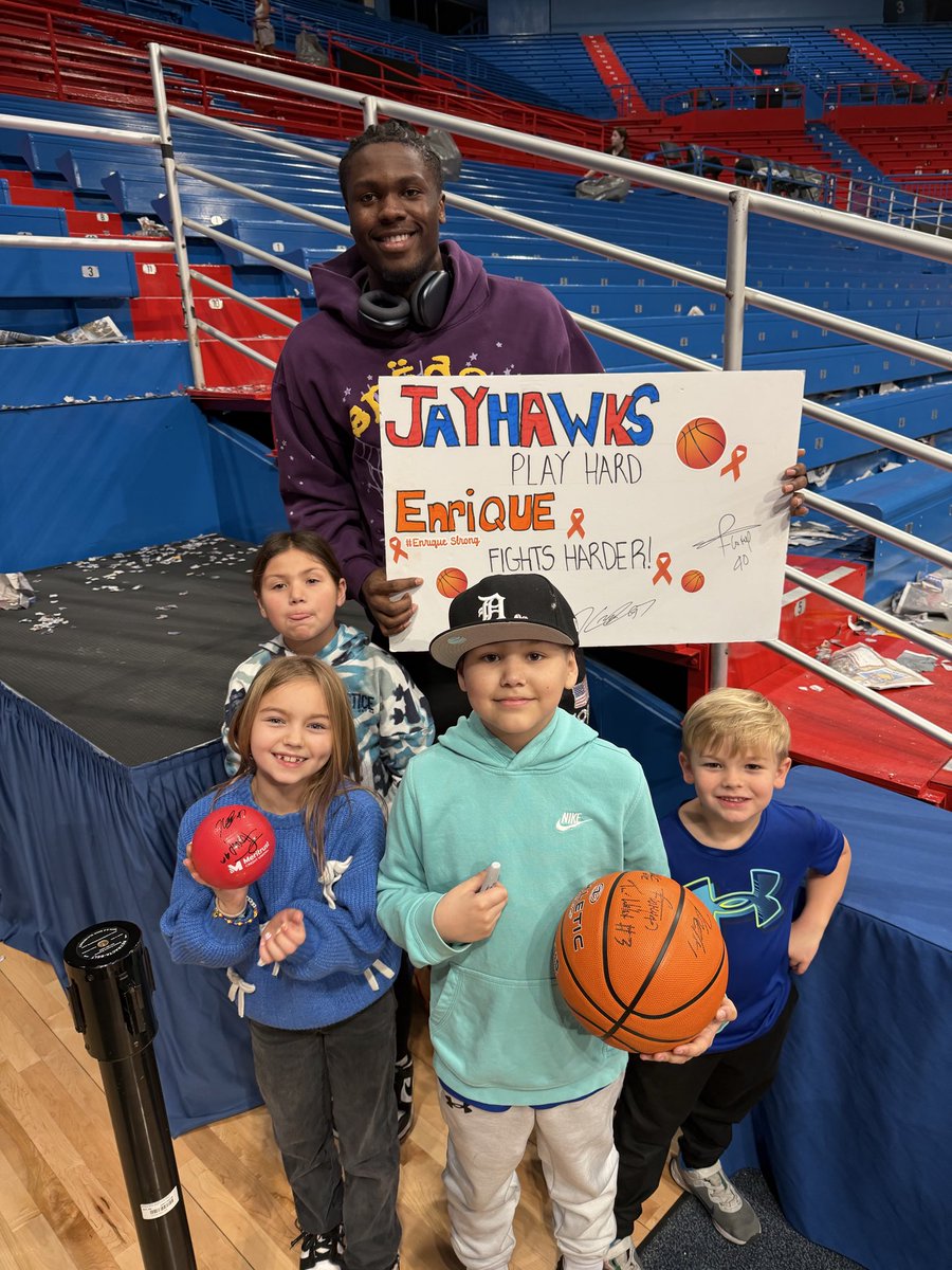 BHanni's tweet image. Today’s #KUCancerFighter hero is Enrique Lira, an 11-year-old from Great Bend, KS currently battling B-Cell Acute Lymphoblastic Leukemia.
 
Enrique was first diagnosed in July of last year and has endured a great deal ever since including a spinal tap, bone marrow procedure and…