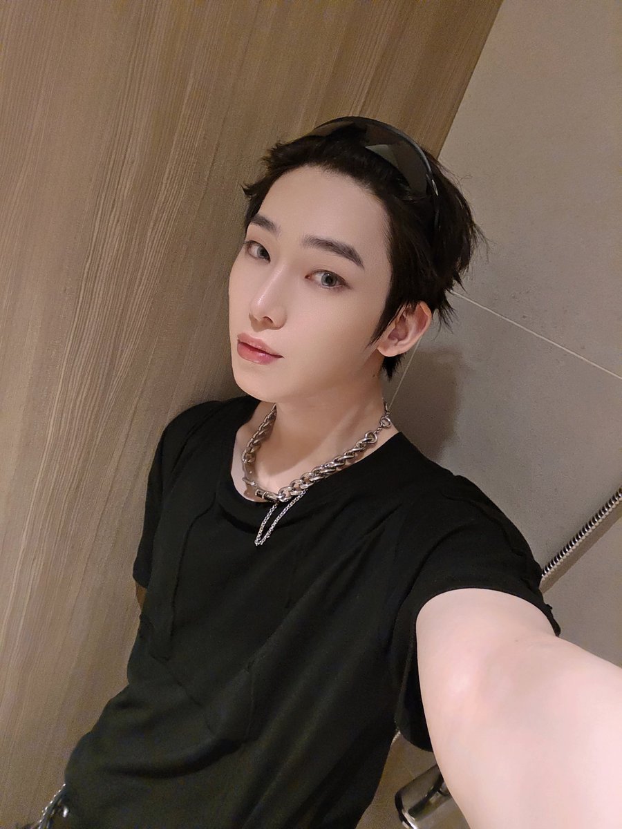 kungyazfilms's tweet image. SUNOO in new photos 🤌🔥