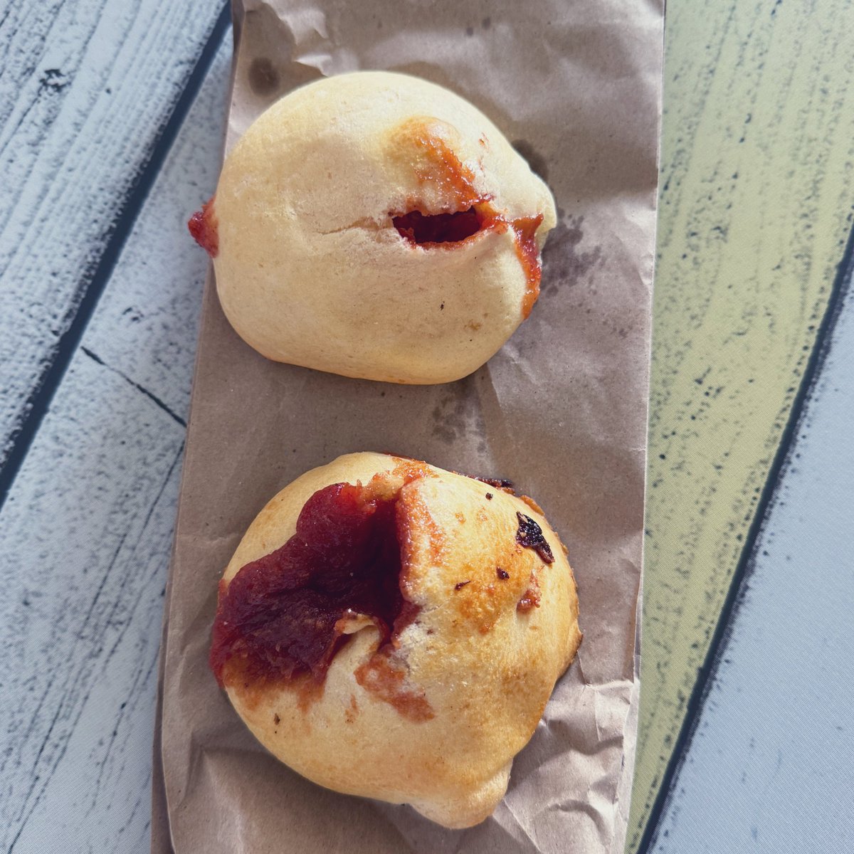 dirtydahiana's tweet image. Siempre desearé prosperidad al que es generoso con el bocadillo en el pandebono