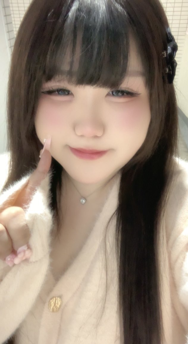 あー毎日ご飯食べれて寝れて働けて幸せ(  ´˘`  )