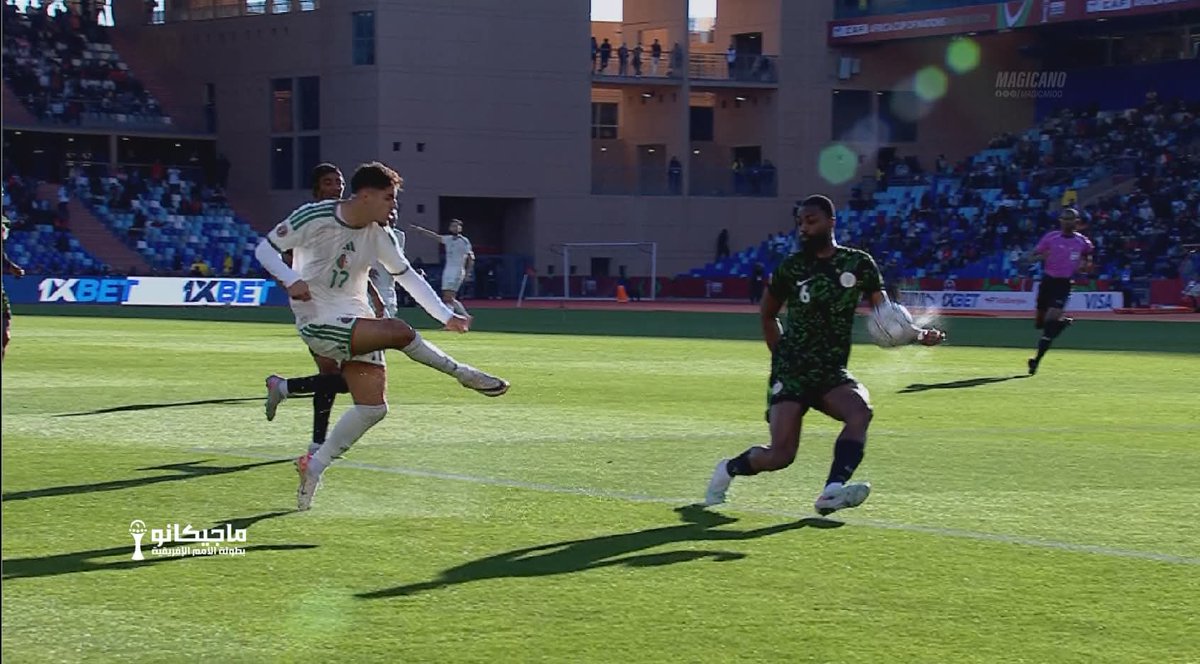 Algeria_FC's tweet image. 🇩🇿🇳🇬 I don’t want to hear anyone talk about North African teams cheating .. it might apply for one team but certainly doesn’t apply to Algeria 

A clear handball and penalty not called by the referee or the VAR