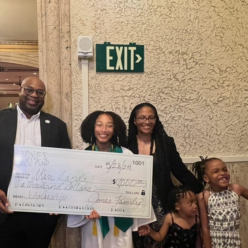 ExponentiaPrime's tweet photo. 🚨 Indy seniors headed to an HBCU this fall — we’ve got $1K scholarships with YOUR name on them! 🙌🏾

Thanks to community support, the Jones HBCU Legacy Fund is awarding 4 scholarships in 2026!

Apply now. 📩
#HBCUPride #IndyScholarships #JonesLegacy
https://t.co/Zb0fPlZFXA https://t.co/DGzlqzK3Dw