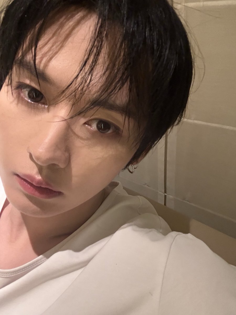 hyunehans's tweet image. 260110 LK 🫧

🐰 this is a selca of a daesang artist