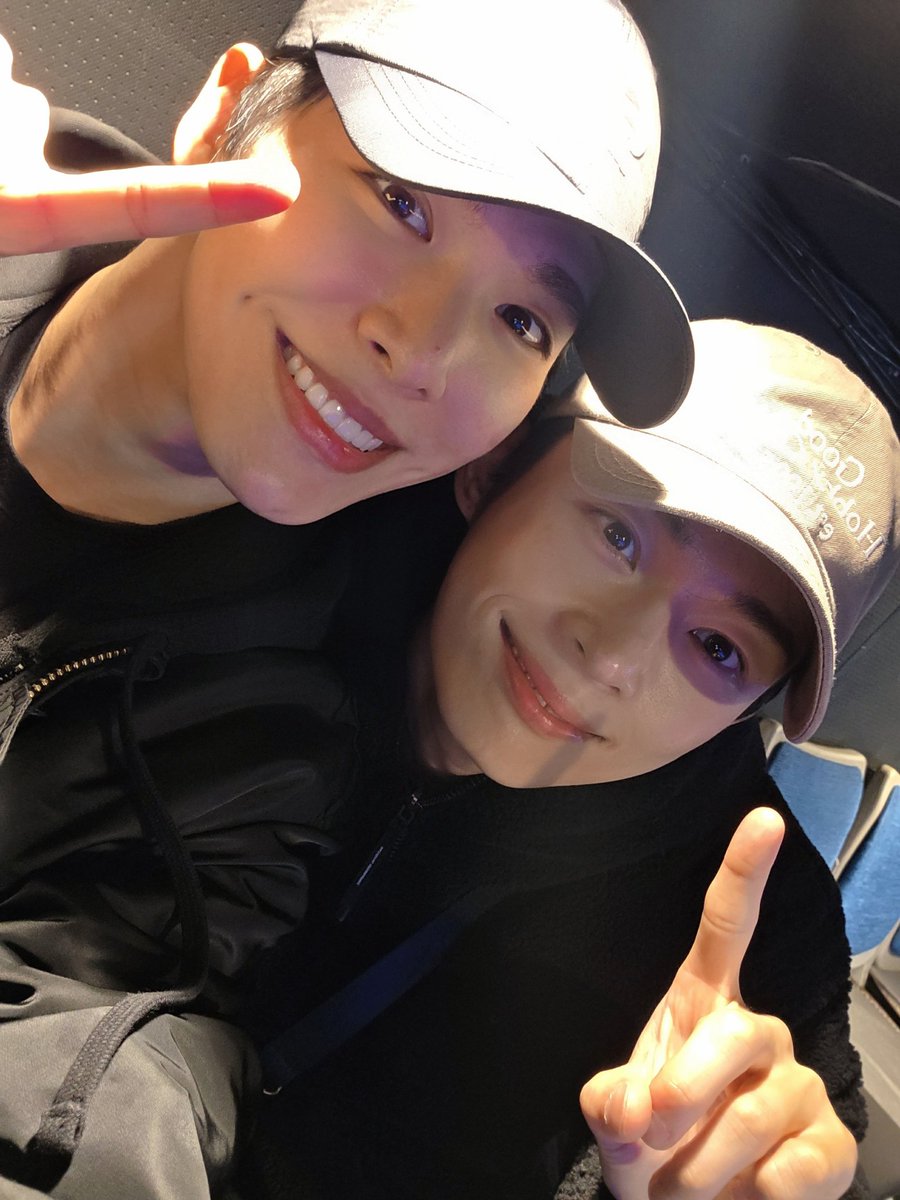 XD_officialKR's tweet photo. [#XD] 더블드림 D - 1 💚 올해 첫 공연이네요!! 내일 많이 춥다니까 다들 따숩게 입고 오기🤙🏻 내일봐 그리니🌱 https://t.co/nhkFBVjf6Y