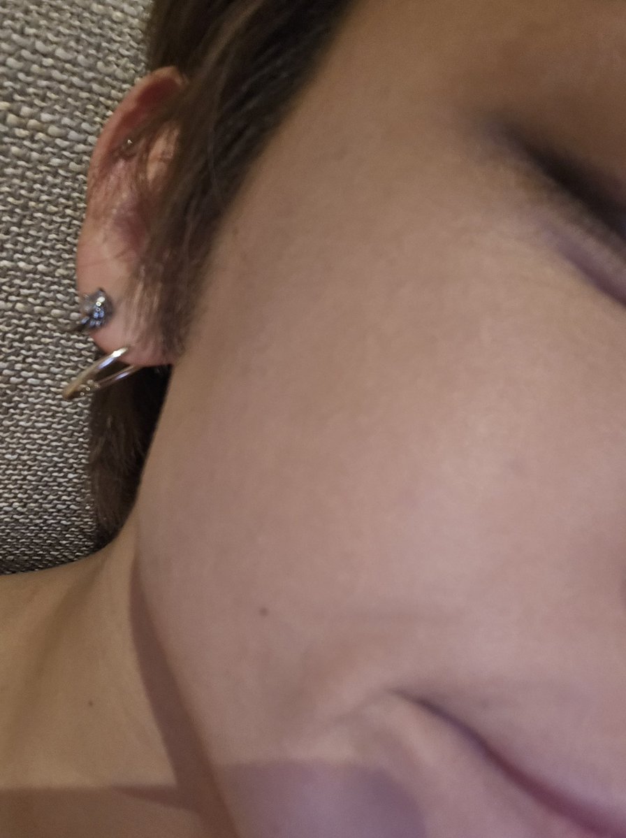 loopszzn's tweet image. 🦊: here’s my cheek fat