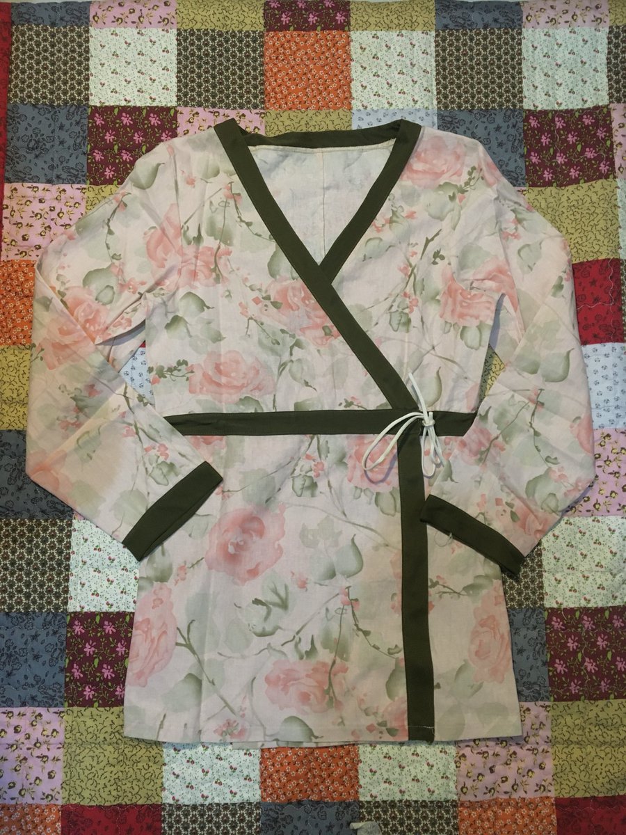 pricycloth's tweet photo. wts vintage top, masing-masing 50k ya guys https://t.co/piKS1wkjjo