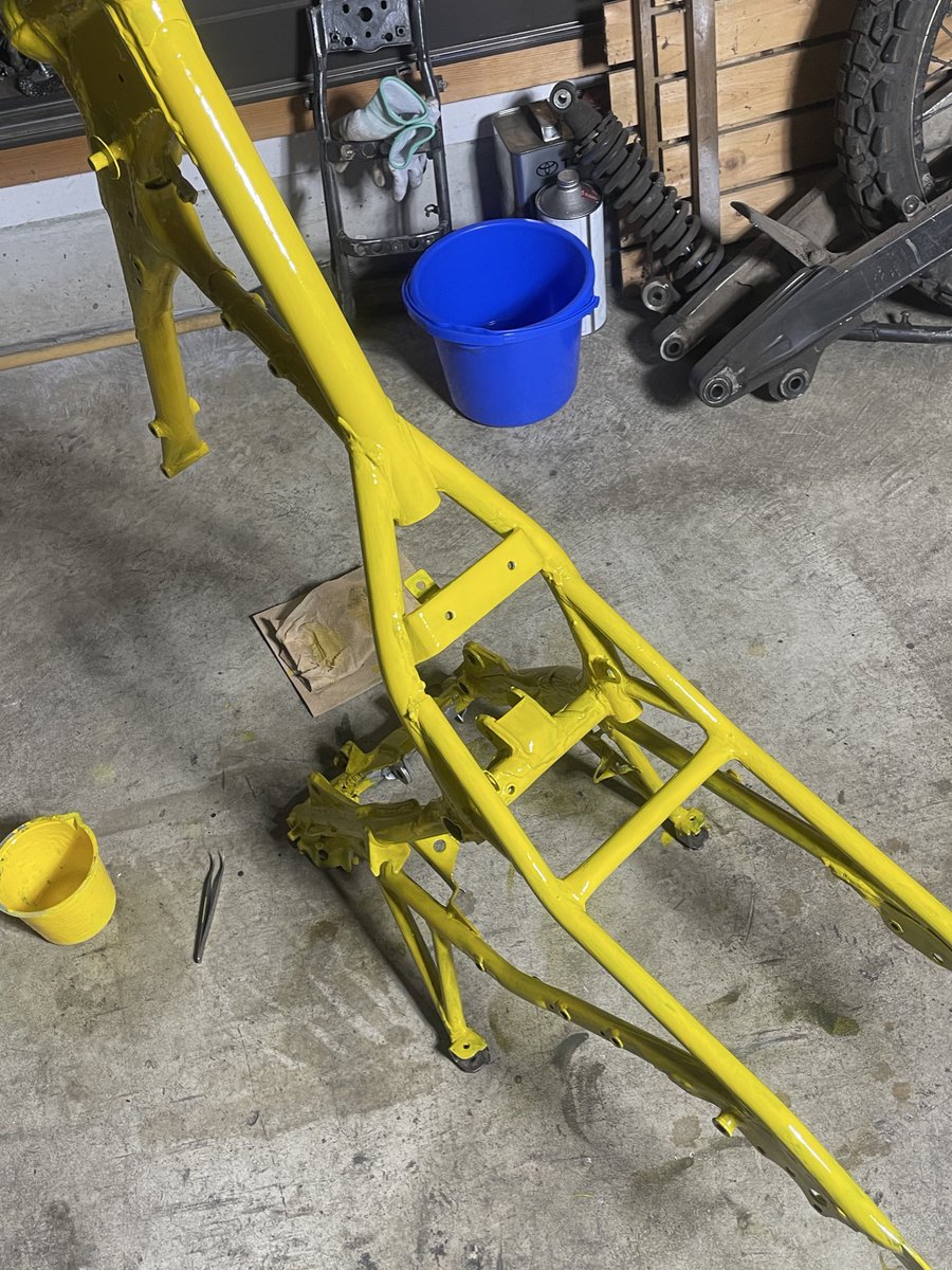 あれ？
族車作ってる？？
思ってた色と違いすぎて