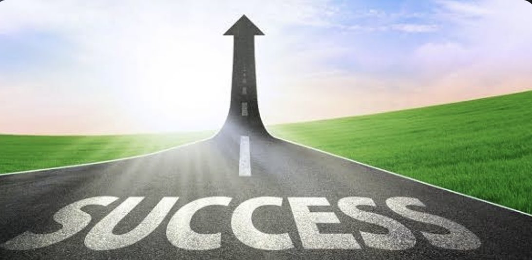 لم تكن الطرق سهلة، ولم أكن بذات الصبر كل مرة، ولم تقف الظروف معي في طريقي لكنني أكملت المسير على أي حال وصبرت على الرغم من كل شيء، ومشيت الطرق رغم وعورتها..
لأنني كنت أثق.. أثق بالله ثم بقدرتي على ذلك.✨