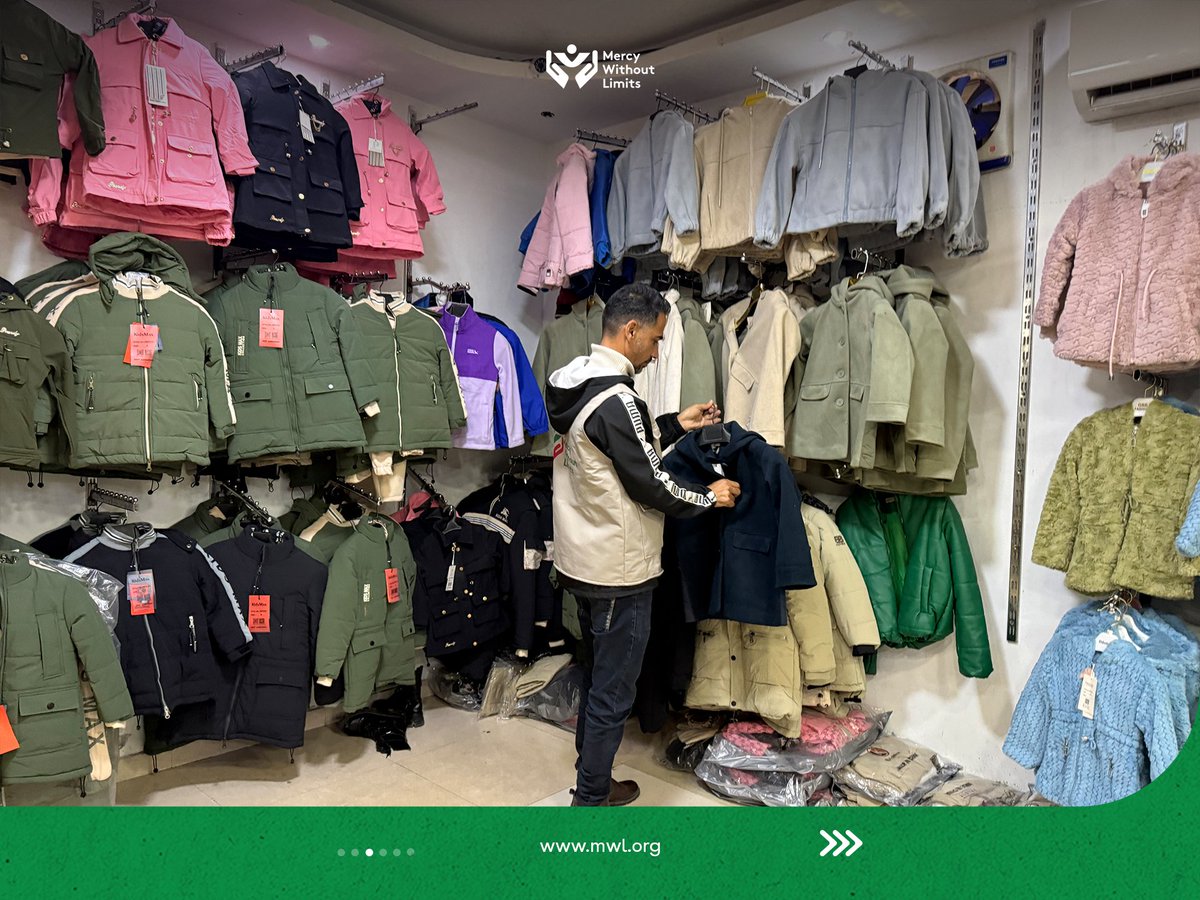 MWlimits's tweet image. Winter kits are reaching children in Gaza, providing warm clothing during the cold season. These distributions help families meet urgent needs and protect children during difficult winter conditions. #MWLimits
