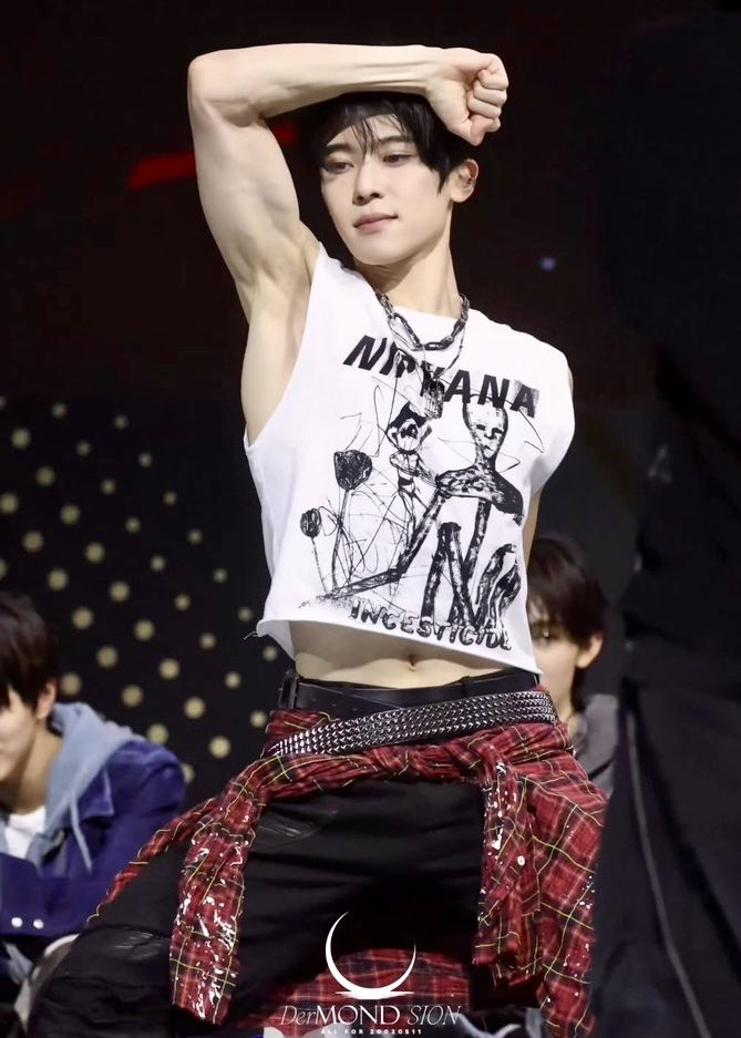 suho_jinyoung's tweet image. hi sion from nct wish 👀