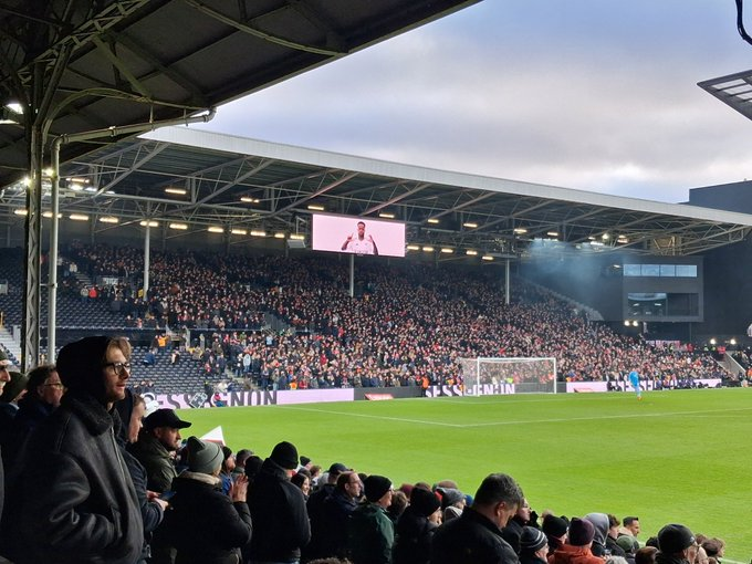 La FA Cup es una competición de culto.

7.700 aficionados del Sunderland en el estadio del Everton.

Más de 5.000 aficionados del Coventry en el estadio del Stoke.

7.800 aficionados del Exeter en el estadio del Manchester City.

Más de 4.000 aficionados del Middlesbrough en el
