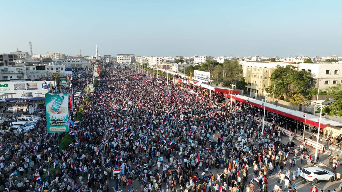شرعية عيدروس الزبيدي، يستند عليها من هنا…

من يستطيع إيقاف هذا الشعب من؟!

 #جنوبيون_ثابتون_على_ارضنا