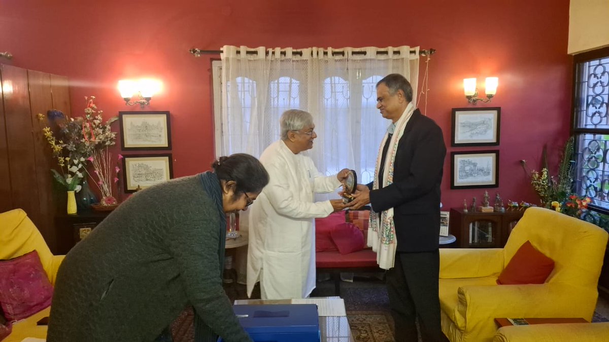 Had a warm and cordial meeting with Prof. Ashutosh Ghosh today.
Presented the #UnnayonerPanchali box and Report Card. 
It was wonderful to discuss the 15-year journey of progress that is shaping a modern, enlightened, and educationally empowered Bengal.