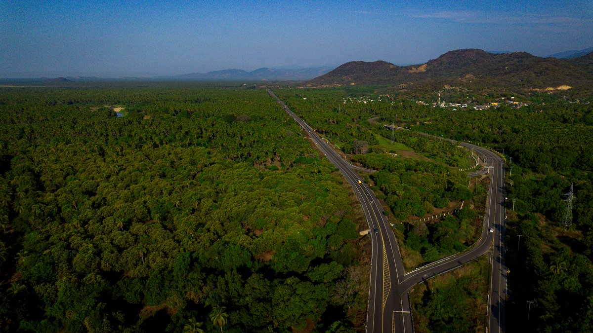 Desde la Costa Grande, continuamos con nuestra agenda de trabajo junto a la Presidenta <a href="/Claudiashein/">Claudia Sheinbaum Pardo</a>, rodeados de los hermosos paisajes del #HogarDelSol. 🌅 ¡Estén pendientes, porque tenemos excelentes noticias para Guerrero!