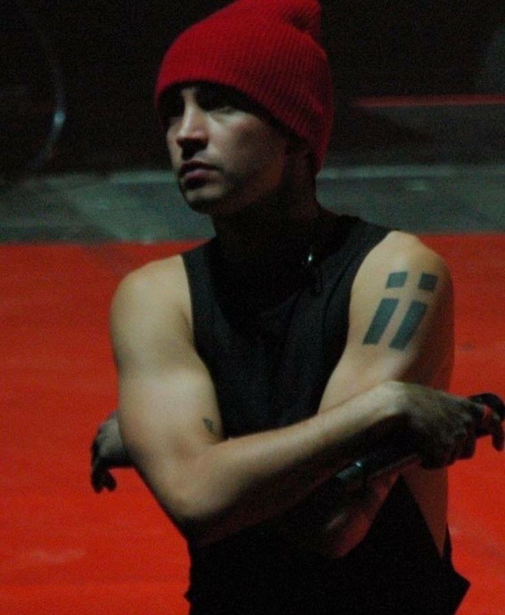 TylerOnceSaid's tweet image. more of tyler's arms. that's it. that's the tweet.