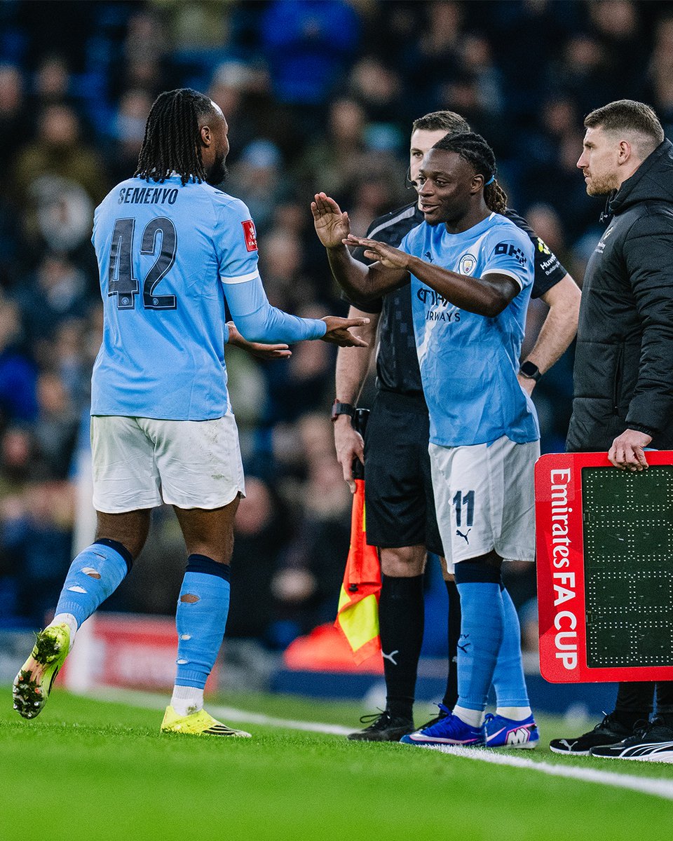 ManCity's tweet image. 🤝⚡️