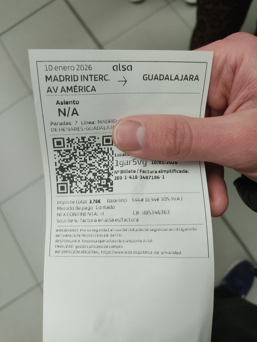 Hola <a href="/Alsa_autobuses/">Alsa</a> estaría bien que en el papelito pusiese el número de autobús que hay que coger o el andén. Así lo encontraría antes. #alsa