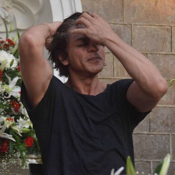 Beard era is cool but… clean-shave SRK, when ?