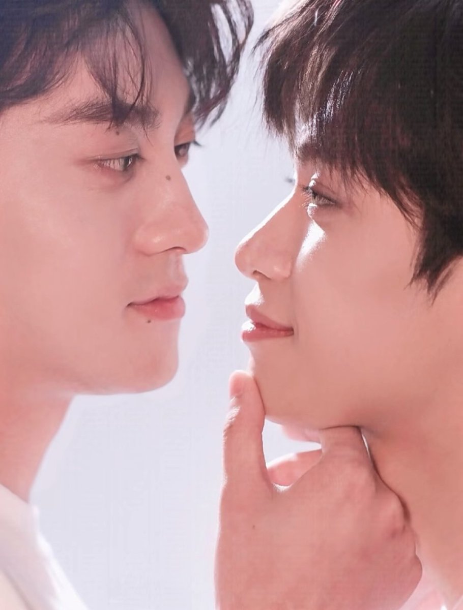 tana56__'s tweet photo. This photo feels like a drama poster https://t.co/0jHHOAJoW9