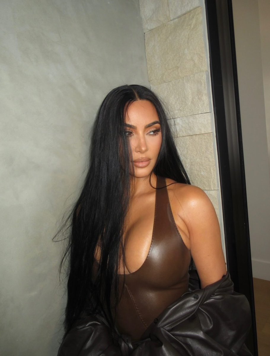 Access Kardashian tweet media