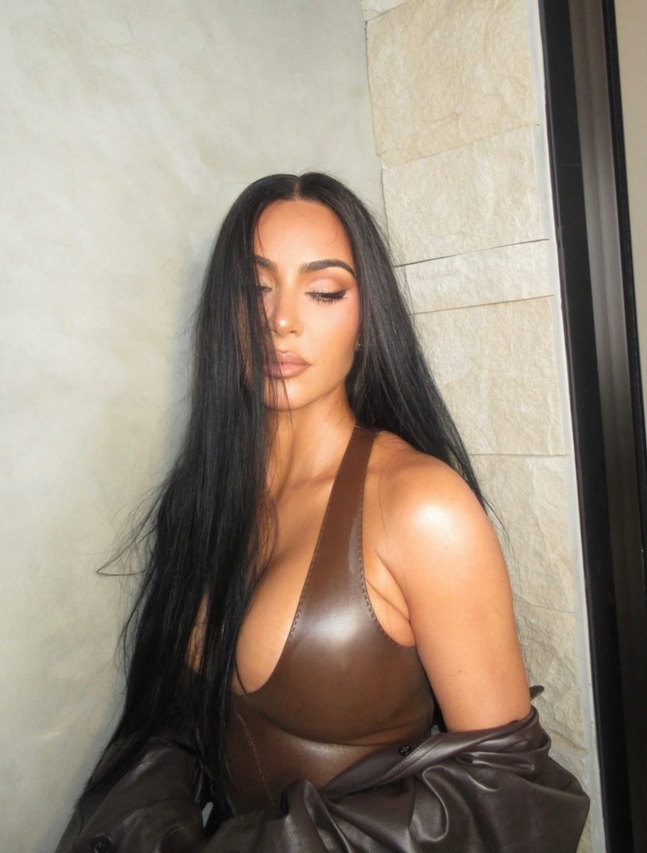 Access Kardashian tweet media