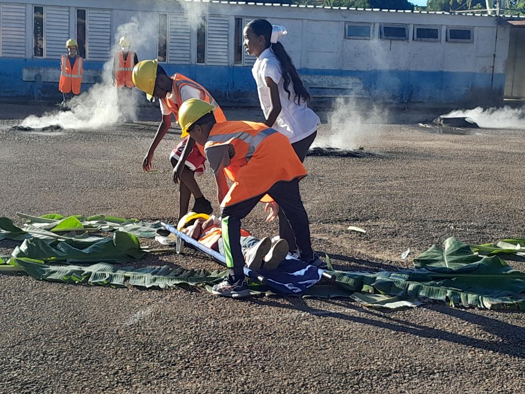 JanyMartnez10's tweet photo. **NO QUEDA UN METRO SIN DEFENSA:** Este principio es nuestro faro, guiando cada esfuerzo. Todo el territorio cubierto, todo el pueblo https://t.co/6wL9JmRwqD defensa civil presente en Jagüey Grande #MatancerosEnVictoria https://t.co/aw62SxhMge