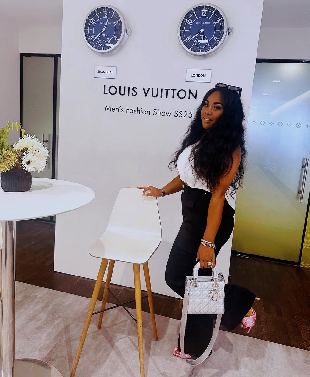 megsshake's tweet image. #Tb to Paris fashion week   … I’m ready to go back
