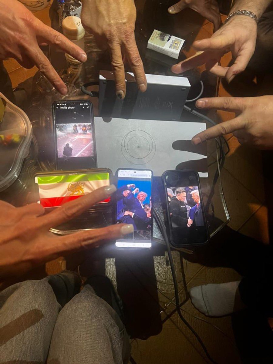visegrad24's tweet image. Iranian anti-regime protesters take a picture with their Starlink terminal.

They thank @realDonaldTrump and @elonmusk for being able to get information in and out of Iran after regime shut down the internet in the country.