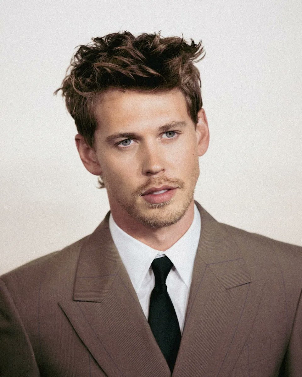 throwbackab's tweet image. January 10th 2024 - Austin Butler attends ‘Masters Of The Air’ premiere in LA