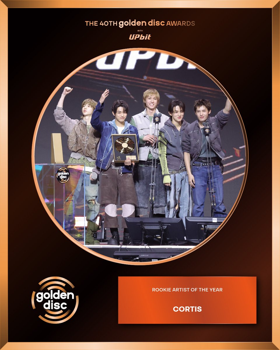 _GoldenDisc's tweet image. The 40th Golden Disc Awards with upbit🏆

ROOKIE ARTIST OF THE YEAR

신인상 수상자
#CORTIS @cortis_bighit 

Please send your congratulations on this Golden Moment to be remembered forever.

영원히 기억될 황금빛 순간을 축하해주세요👏

#40thGDA #ROOKIEARTIST
#골든디스크어워즈…