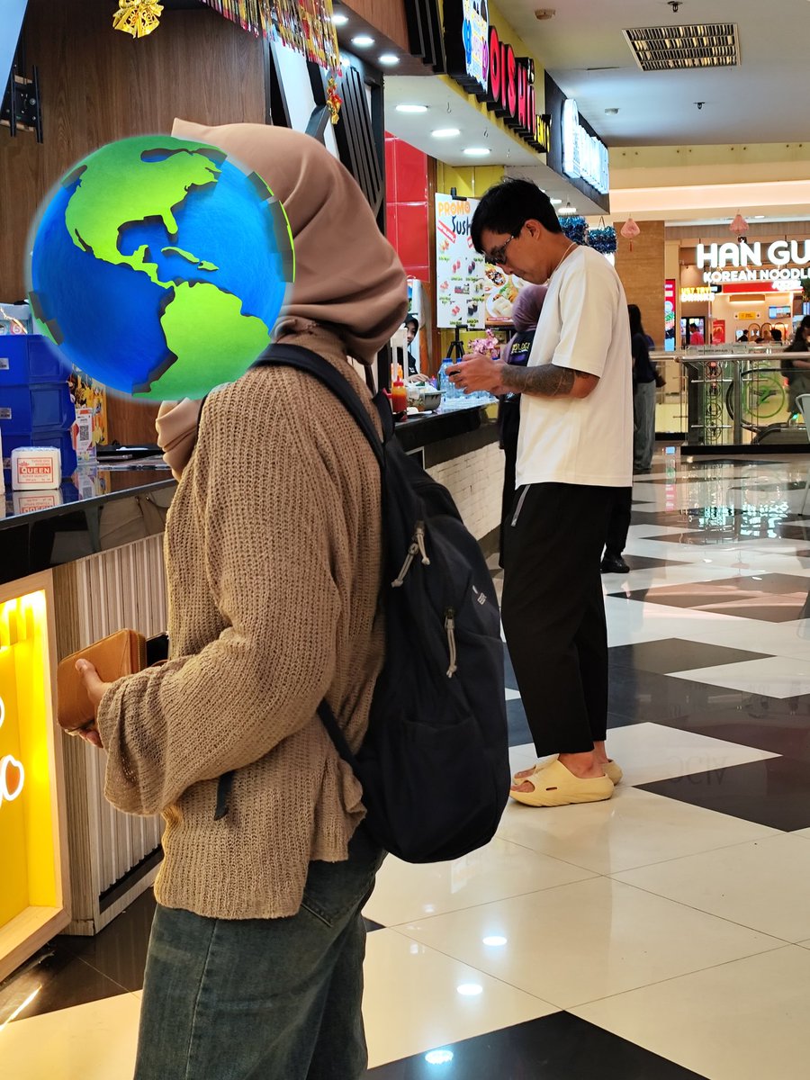 ajusttinna's tweet image. Dokter Tirta asline ganteng putih jebule, izin foto ya dok 🙏 tadi aku di sebelahmu dok pas antri steak moen moen 🙏