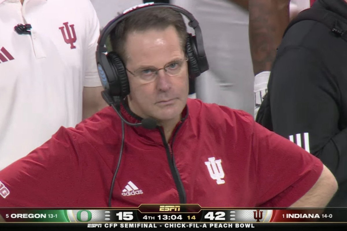 Pitt alumni at Homecoming, standing at Forbes &amp; Bouquet trying to find a place to eat.